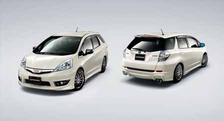 Две модели Honda Fit Shuttle Mugen