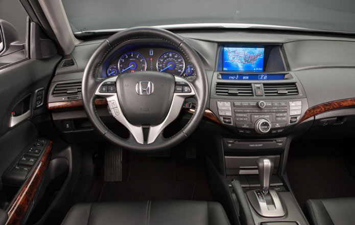 Интерьер обновленной Honda Crosstour - комплектация EX-L Интерьер обновленной Honda Crosstour - комплектация EX-L